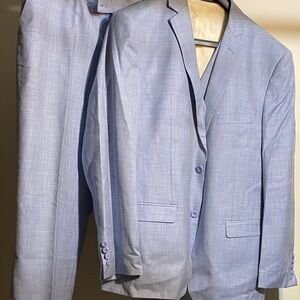 Sophisticated Light Blue Men's Suit